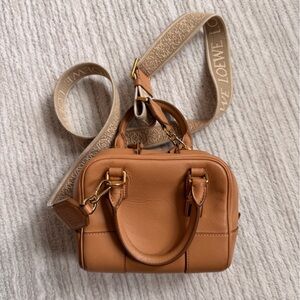 Loewe Amazona 19 bag